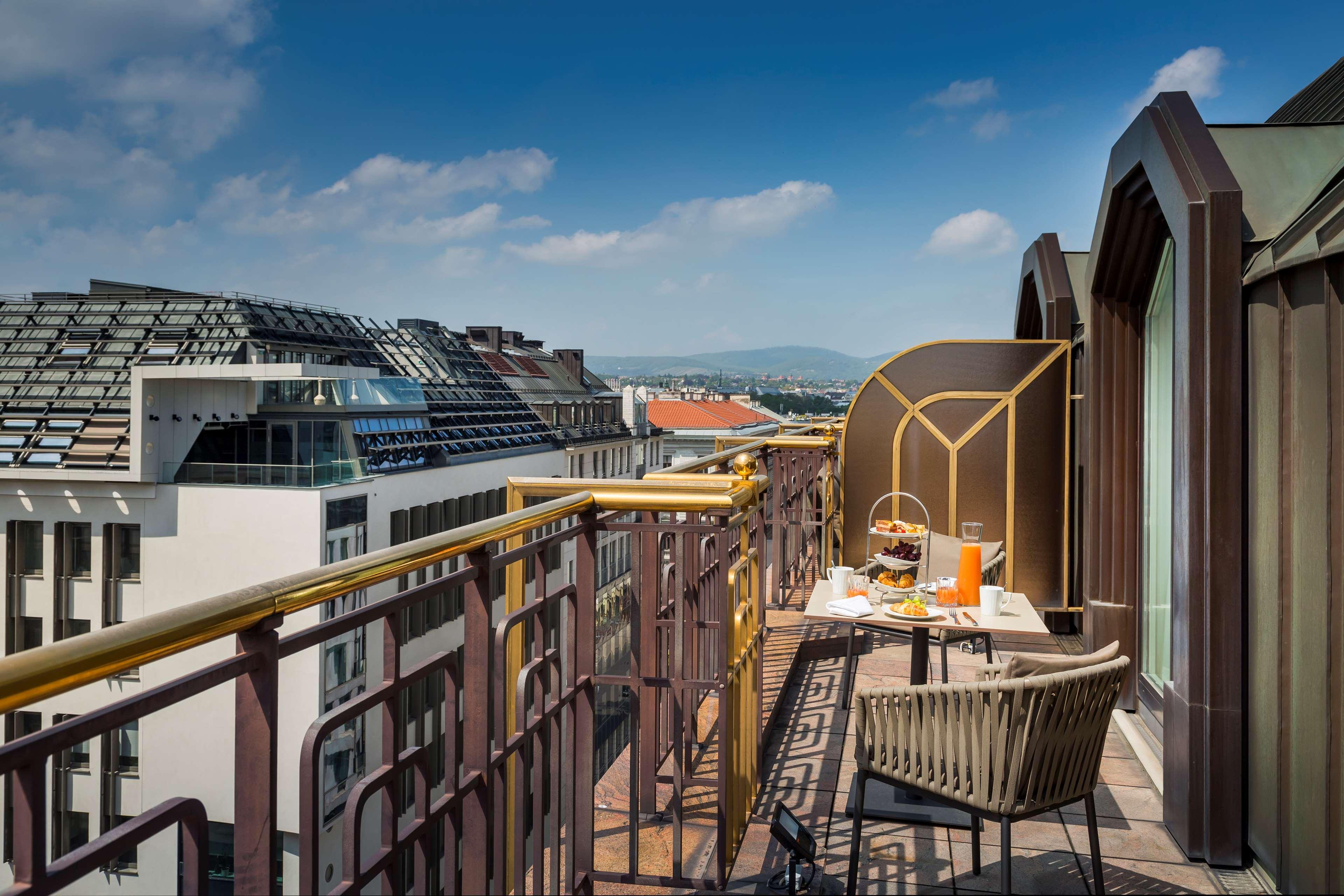 Hilton Plaza 5*
