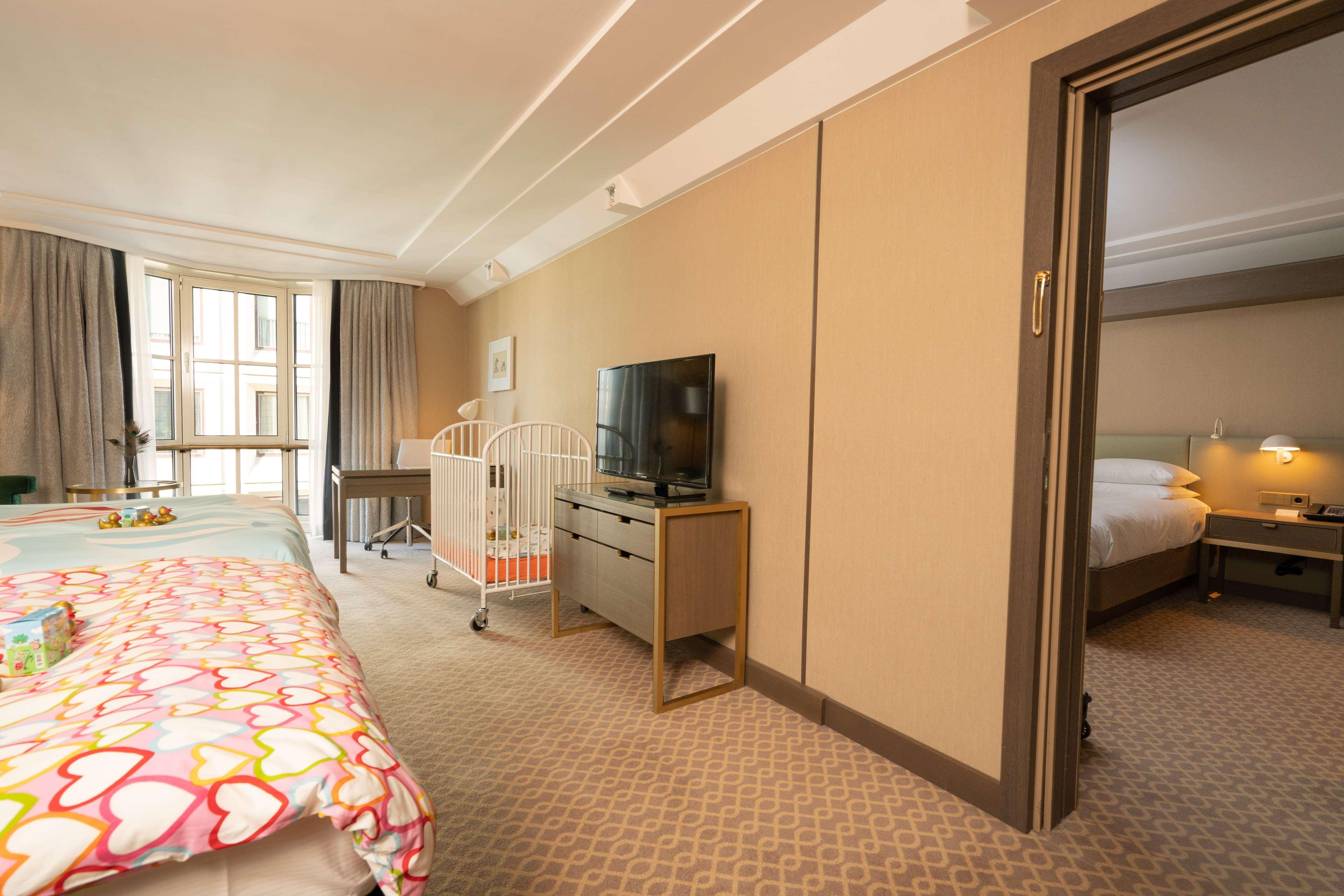 Hilton Plaza Hotel 5*