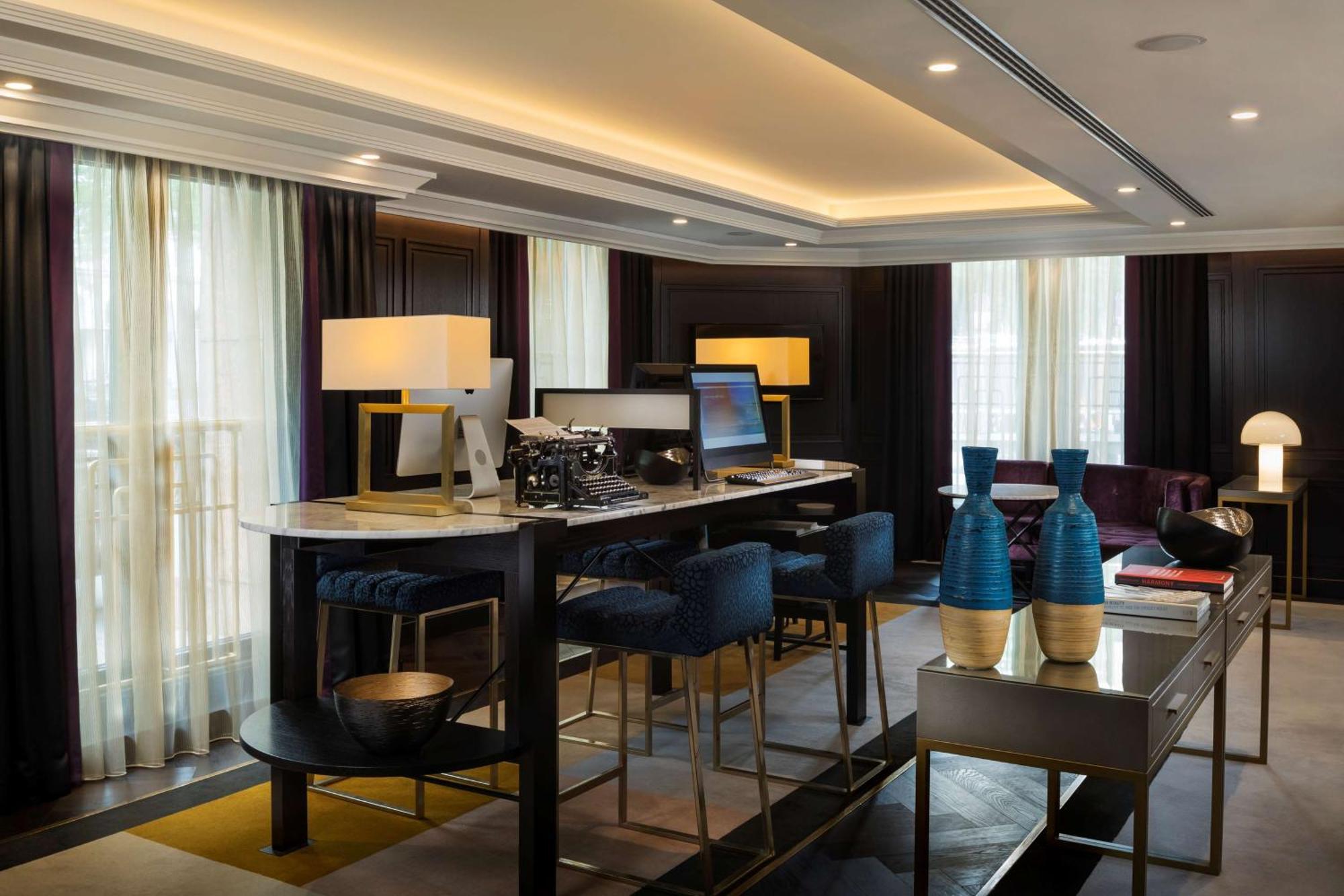Hilton Plaza 5*