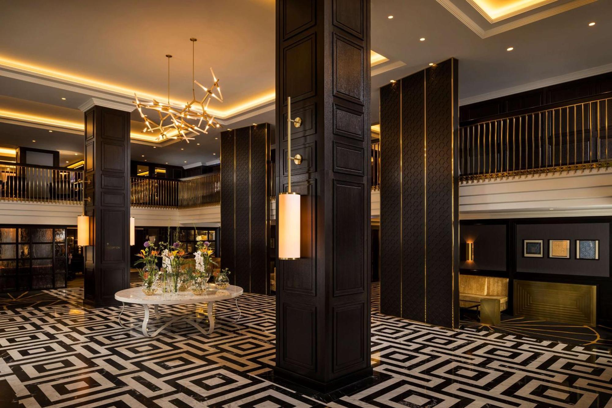 Hilton Plaza Hotel 5*